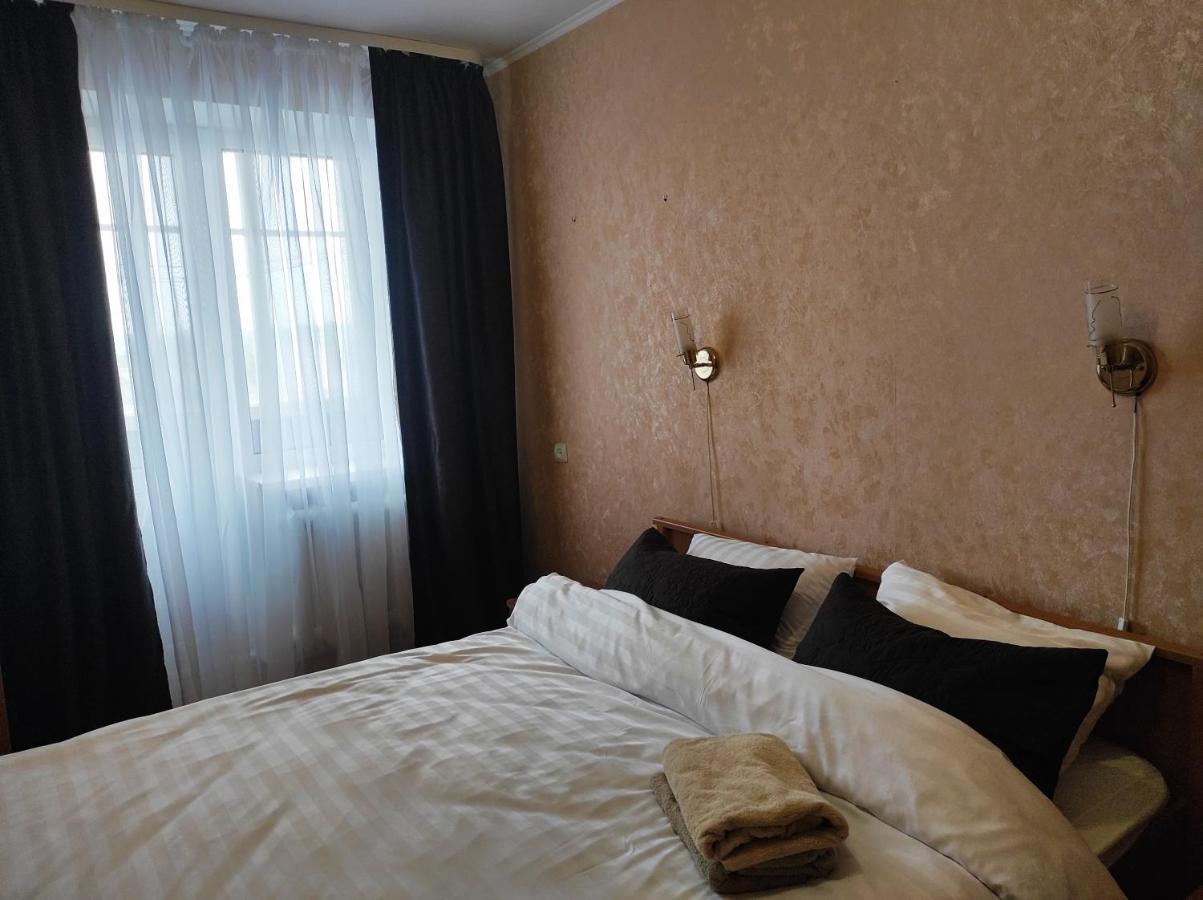 Comfortable Apartments In Centre With 3 Bedrooms Рівне Екстер'єр фото